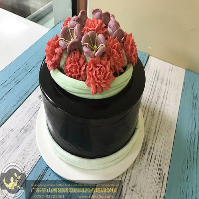 蛋糕師培訓_去蛋糕店當學徒怎么樣？能幫我成為專業(yè)的蛋糕師嗎？