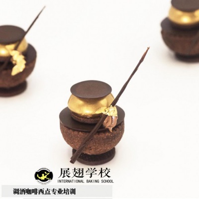 烘焙新手做淋面蛋糕老失?。空钩岷姹号嘤?xùn)告訴你原因！