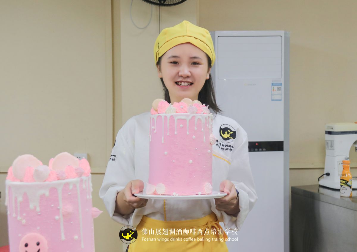 女生學(xué)烘焙好嗎？